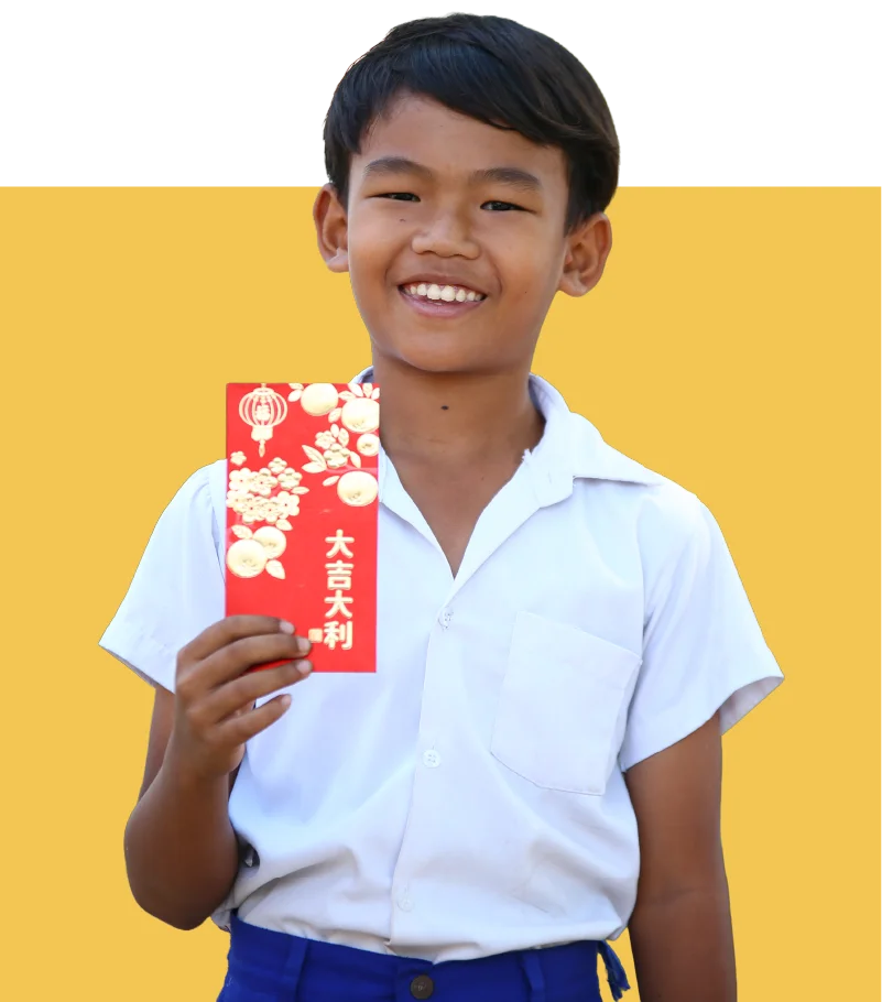 Child holding angpow